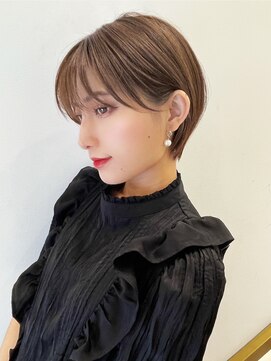 トルネード(TORNADO) グレーシルキーベージュ 大人マッシュショート 斜めバングt814