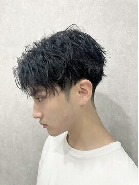 ジェイドゼロウィズアクロス(JADE -zero- with AKROS) センターパートツイストスパイラル