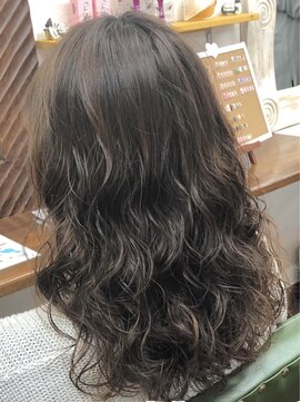 ナチュラリズムワイ(naturalism Y) 誰もが一度は憧れるてゆるふわウェーブstyle