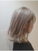 20代30代40代/ホワイトベージュ/外ハネミディアムボブ