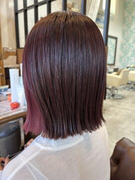 ハグヴィアン(HUG BIEN) 切りっぱなし×インナーカラー×ピンクボルドー