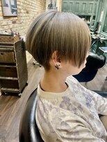 モナン 海老名(Monan)&nbsp;刈り上げショート ショートヘア グレージュカラー ブリーチ