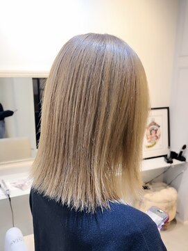 エフィールリアモ(afeel riamo) ブリーチ2回から作るミルクティーベージュカラー