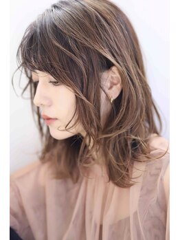 カルマ ヘアー(calma hair)の写真/大人女性にこそ似合う透明感。《オーダーメイドカラー》で叶える、柔らかさと上質なツヤ。