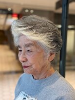 サロンイクエヤマザキ 文京(SALON IKUE YAMAZAKI)&nbsp;大人ショートカット グレイヘア パーマで毛流れとボリューム感UP
