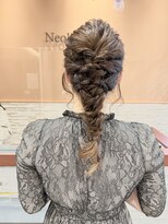 お呼ばれヘアアレンジ　編み下ろしスタイル