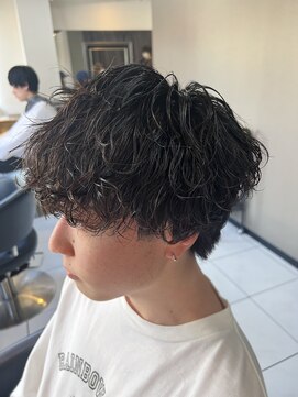 アイズ 海老名(AIZU) 波巻きツイストスパイラルパーマ 刈り上げないツーブロック韓国