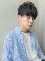 イオ 本厚木(io)&nbsp;黒髪マッシュニュアンスパーマビジネスメンズカット刈り上げ