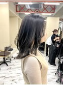 くびレイヤーミディアム暗髪オリーブグレージュ透明感渋谷表参道