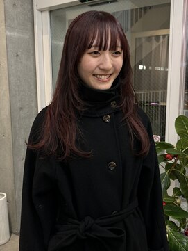 カサネ(casane) 赤髪ロング、顔まわりカット