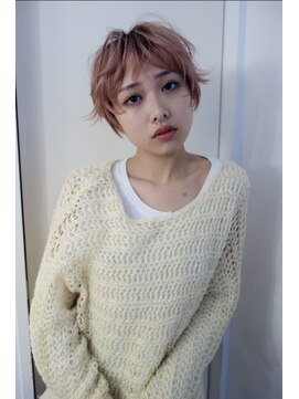 レコ 渋谷(LECO) ルーツカラーハイトーンケアブリーチピンクショートレイヤーヘア