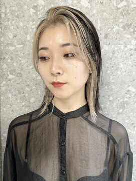 サンク 原宿 表参道(cinq) コントラストのあるホワイトベージュのインナーカラー