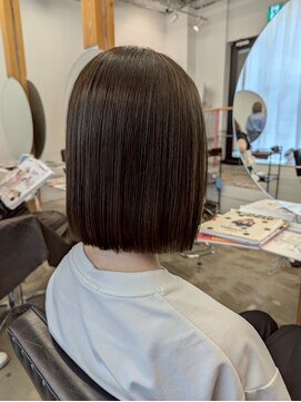 アコロン 武蔵小杉(acoron.) フラットラインの“ストレートボブ”