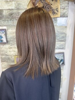 ヘアーデザイン アイリス(hair desigh Airs)の写真/白髪が出始めのお悩み相談してください☆白髪に特化した独自の染め方、馴染ませ方、扱い方全てを解決します
