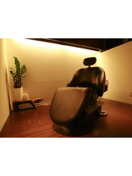 【ショートヘッドSPA+カット\6000】贅沢で落ち着いた優雅な時間と空間で、ワンランク上の気分が味わえる。