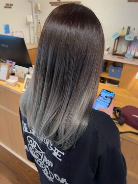 フリーダム 宇部駅前通り店(freedom) シルバーバレイヤージュグラデーション