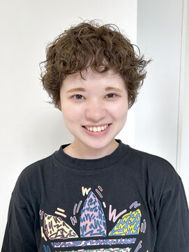 トニーアンドガイ 原宿店(TONI & GUY) 外国人風カールショート　くせ毛活かし　前髪　グレーベージュ