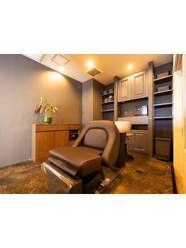 【関大前駅すぐ】大人女性のための上質空間が魅力☆完全マンツーマンの施術で、髪のお悩み解決しませんか？