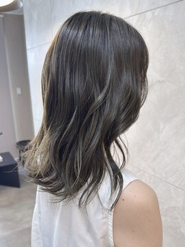 ドゥマン(Demain) 髪質改善カラーでしっとり｜赤みを抑えた寒色ミディスタイル