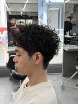 オーバルバイアピッシュ(OVARL by apish)&nbsp;フェザーパーマメンズサロンメンズパーマ毛流れ