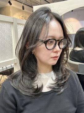 フォート(FORT) ダークグレージュ/ミディアムレイヤー/くびれミディアム