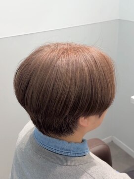 hair salon Heir【4月19日NEW OPEN(予定)】 分け目白髪が目立たない大人のぼかしショート
