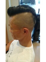 ポエム中央通り店&nbsp;個性派ツーブロックスタイル