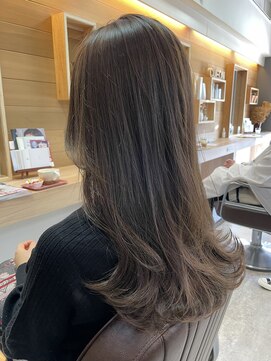 キュオンシア(CUEON. ciea) レイヤーカット×オリーブベージュ