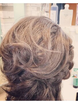 ヘアー バイ ミーズ(hair by Mii’s) 編み込みルーズ巻き下ろし