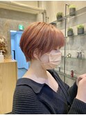 大人美人ショート　ペールベージュ　外ハネボブ