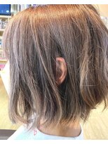 ヘアーアンドメイク マニス(hair&make manis) ハイトーンミルクティーグレージュ ふんわりゆるふわボブ