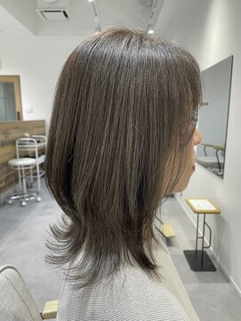 カルゥグラッシー(KALOU glassi) 50代60代白髪ぼかし【ハッシュカット】