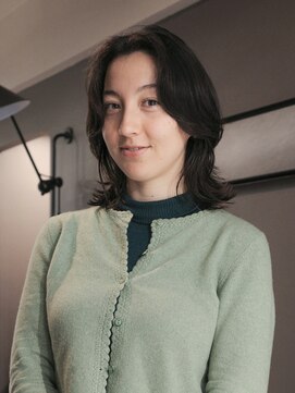 ネロ ヘアアンドライフストア 渋谷(NERO HAIR AND LIFESTORE) 【倉田真希】センターパート　くせ毛　ミディアムレイヤー