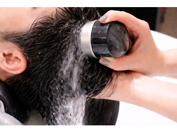 ライズ 新小岩店(RISE)の写真/【ナノバブルシャンプー導入店】ナノバブル配合のシャワーで髪、頭皮の汚れを深層洗浄！気軽なスパ体験を！