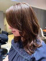 ナチュラル ヘアーデザイニング(Natural hair designing) 大人の色っぽさ!艶ブラウン×顔周りレイヤー/柔らかミディアム
