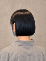 ウジュ(Uju)&nbsp;切りっぱなしボブ×ブルーブラック