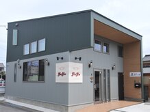 ヘアーサロン ユユ(HAIR SALON YuYu)の雰囲気（カワイイロゴのデザイン看板が目印☆駐車場は4台完備!!）