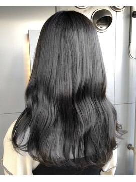 ネイヴィル(navile) 赤み消しのグレージュ