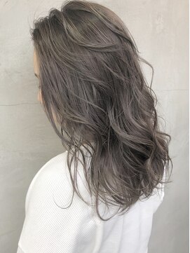 キラ 渋谷(KILLA) プラチナグレージュ/ホワイトアッシュ/コンサバ/ブリーチなし