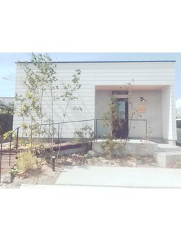 《 髪も心もやすらぐ 》磐田市蛭池の隠れ家サロン。完全プライベート空間で癒しの時間。まつ毛パーマも◎