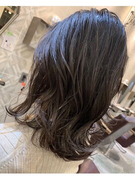 ツリーズ(Trees) グレージュカラー