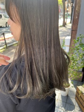 クエンチ(QUENCH) ツヤ感フェミニンロング