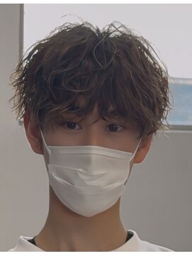 バース バイ ハピネス(BIRTH by happiness) 韓国へアカルマパーマワックスなしセンターパート黒髪ウルフ