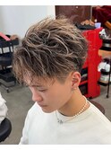 ミルクティーベージュバレイヤージュサーフフェザーショート
