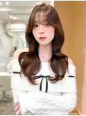 大人ガーリーダークアッシュミディアムレイヤー似合わせカット 