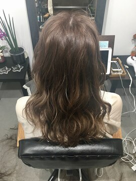 エムエヌエム(MNM.) セミロング×バイオレットベージュ