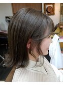オリーブグレージュ