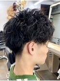 ツイストスパイラルパーマメンズマッシュ刈り上げ 奥東巧真