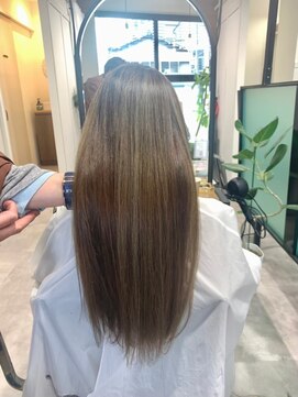 ルーチェココ ブラン(Lu'ce coco blanc) クリアストレートロング×オリーブグレージュ