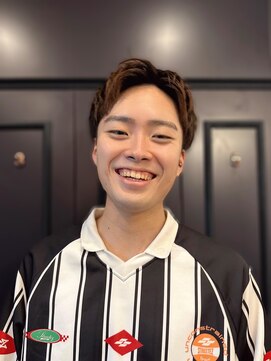 アップバング爽やか短髪学生